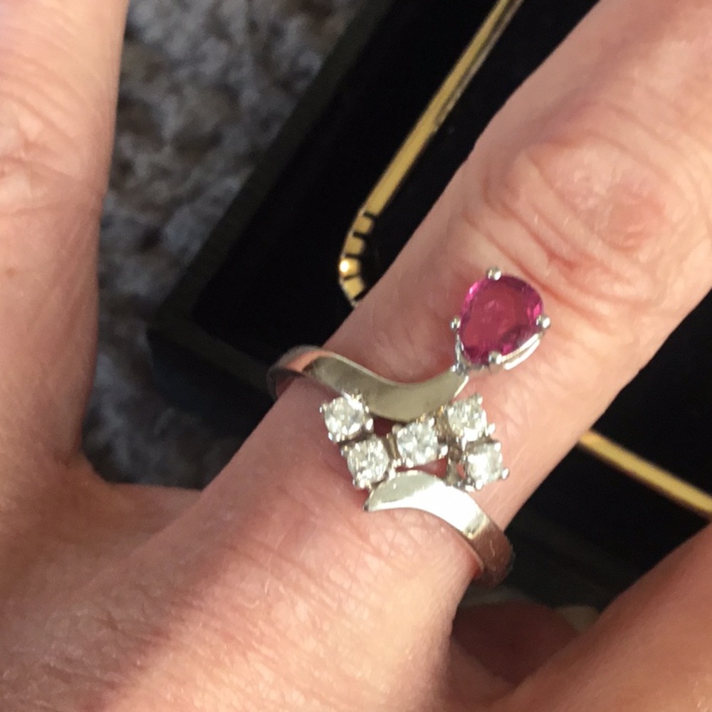 Vintage 18k White Gold Ruby & Diamond Ring